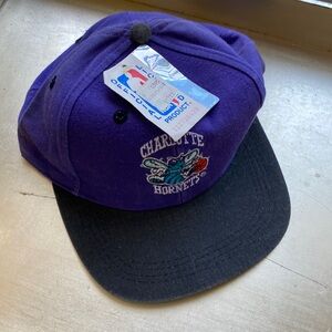 Charlotte Hornets vintage dead stock snap back hat